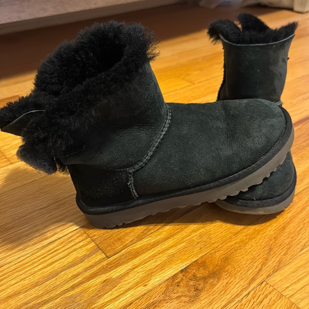 UGG Classic Mini Bailey Bow - Women’s Size 5 - GUC